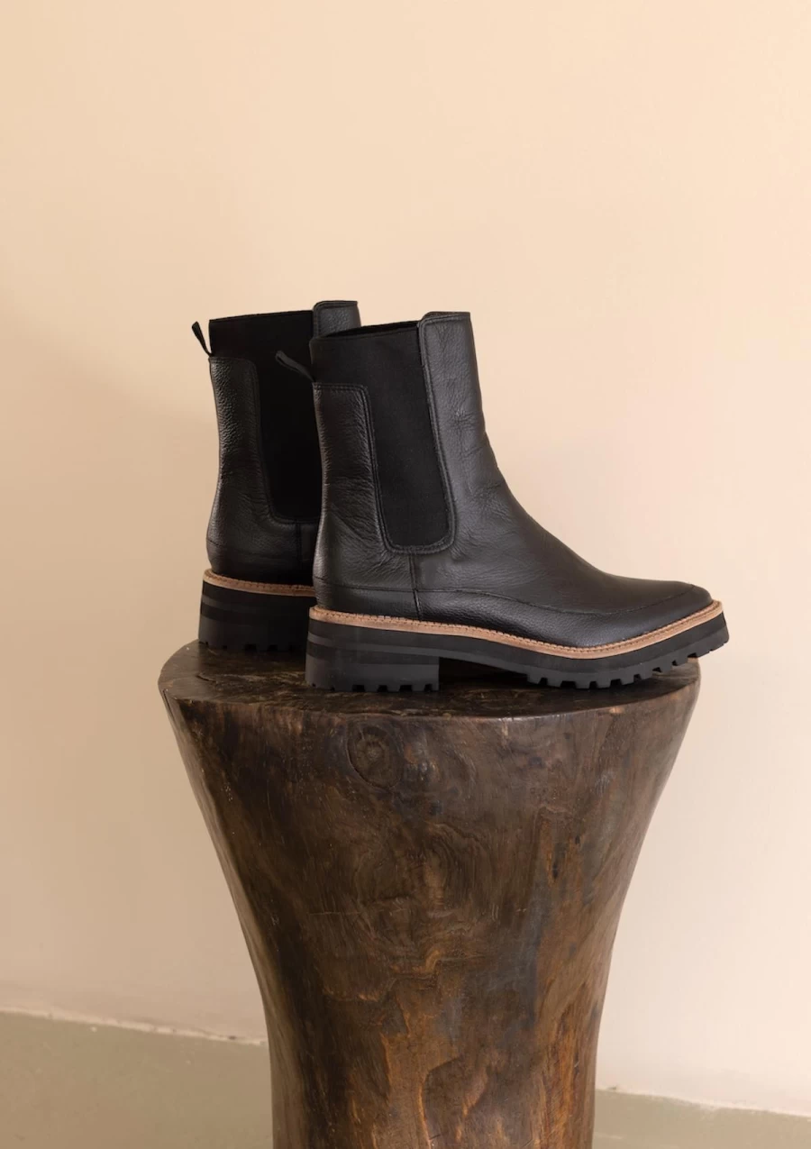 KAANAS Women's Belgrade Black Boots - Stylish & Comfortable Footwear for Women